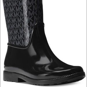 Sutter rain boots by Michael KORES.